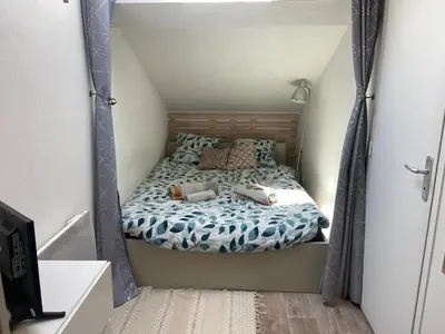Un ou plusieurs lits dans un hébergement de l'établissement Studio Cosy Proche Centre Ville