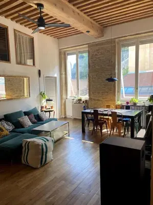 Coin salon dans l'établissement Beau T3 Canut lumineux de 75m2
