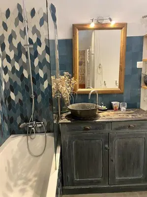 Salle de bains dans l'établissement Beau T3 Canut lumineux de 75m2