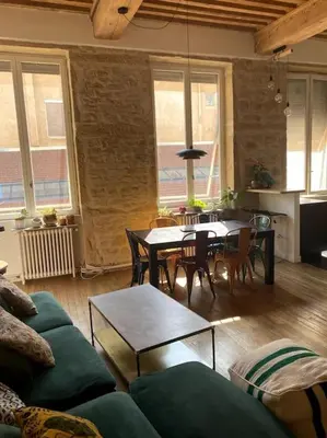 Coin salon dans l'établissement Beau T3 Canut lumineux de 75m2