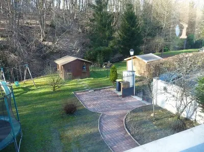 Jardin de l'établissement Grande maison famille proche de Lyon