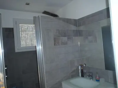 Salle de bains dans l'établissement Grande maison famille proche de Lyon