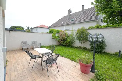 Jardin de l'établissement Logement cosy neuf avec jardin