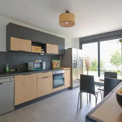 Logement cosy neuf avec jardin