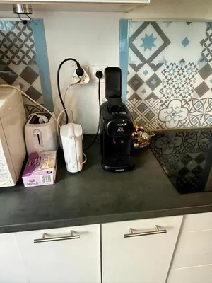 Cuisine ou kitchenette dans l'établissement 3 chambres, métro tram à 50 m, parking privé !