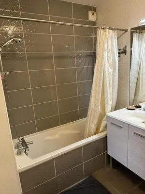 Salle de bains dans l'établissement 3 chambres, métro tram à 50 m, parking privé !
