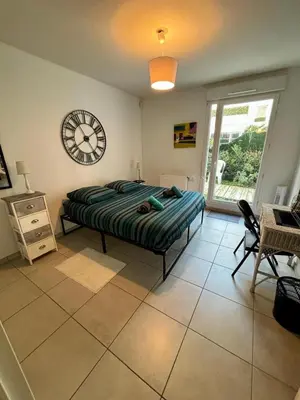 Un ou plusieurs lits dans un hébergement de l'établissement 3 chambres, métro tram à 50 m, parking privé !