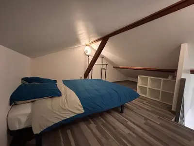 Un ou plusieurs lits dans un hébergement de l'établissement Magnifique appartement avec jardin et terrasse