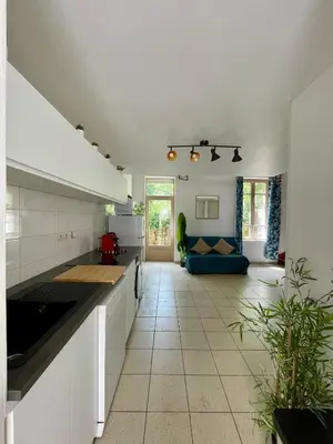 Cuisine ou kitchenette dans l'établissement BnGo I Maison Mimosa I Jardin, 3 chambres, 9 personnes