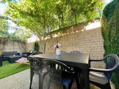 Jardin de l'établissement BnGo I Maison Terracotta I Jardin, Garage, 3 chambres, 9 personnes