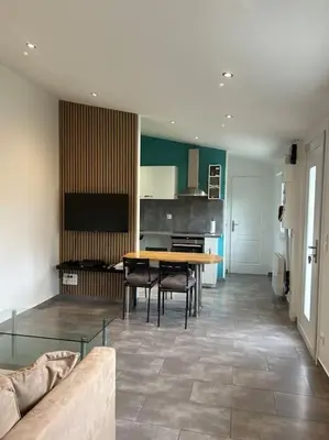Cuisine ou kitchenette dans l'établissement maison proche du Groupama Stadium