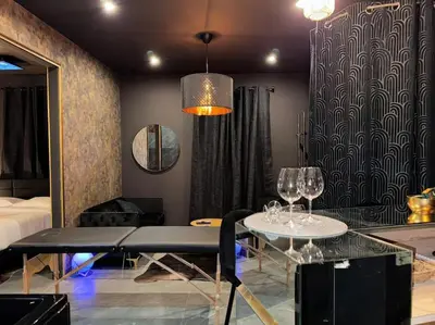 Plan de l'établissement love Room claire 1