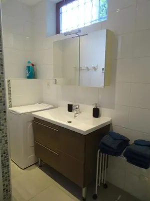 Salle de bains dans l'établissement Le Nid Douillet des prés