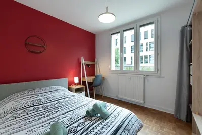 Un ou plusieurs lits dans un hébergement de l'établissement Appartement rénové pour 6 avec parking