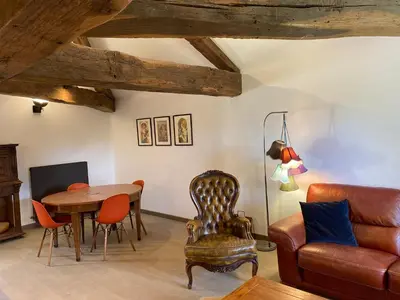 Coin salon dans l'établissement Château Frontonas gîte ferme