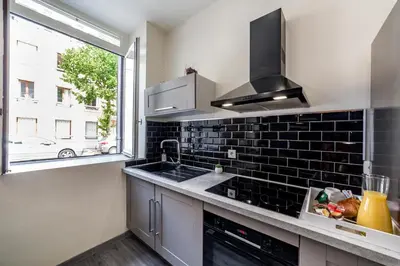 Cuisine ou kitchenette dans l'établissement Escapade urbaine- Monchat- Lyon