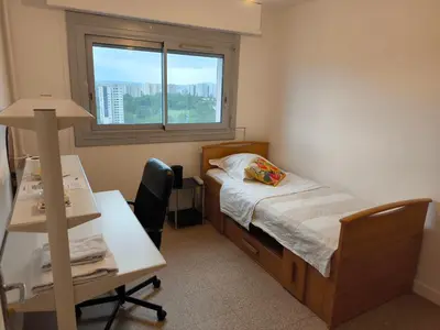Un ou plusieurs lits dans un hébergement de l'établissement Chambres privées