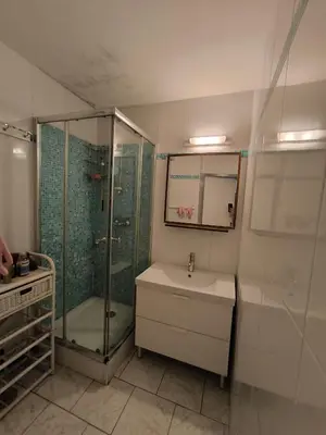 Salle de bains dans l'établissement Chambres privées