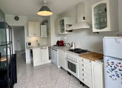 Cuisine ou kitchenette dans l'établissement Superbe, 3 chambres, au calme, parkings