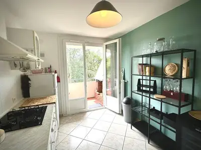 Cuisine ou kitchenette dans l'établissement Superbe, 3 chambres, au calme, parkings