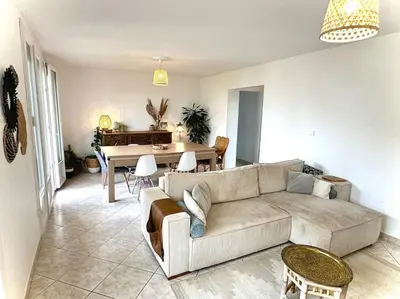 Coin salon dans l'établissement Superbe, 3 chambres, au calme, parkings