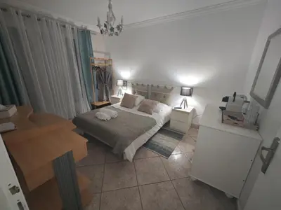 Un ou plusieurs lits dans un hébergement de l'établissement Chambre dans villa avec SDB WC et piscine privée