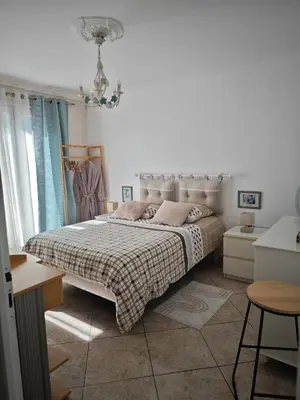 Un ou plusieurs lits dans un hébergement de l'établissement Chambre dans villa avec SDB WC et piscine privée