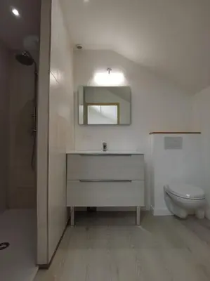 Salle de bains dans l'établissement gites des ammonites