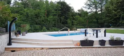 Piscine de l'établissement chez Jocelyne ou située à proximité