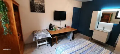 Cuisine ou kitchenette dans l'établissement chez Jocelyne