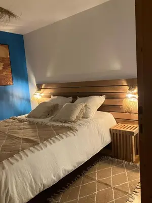 Un ou plusieurs lits dans un hébergement de l'établissement Une chambre d'hôte dans les bois