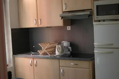 Cuisine ou kitchenette dans l'établissement Appartement courte durée F1