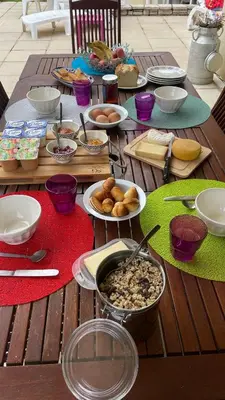 Nourriture dans le séjour chez l'habitant ou à proximité