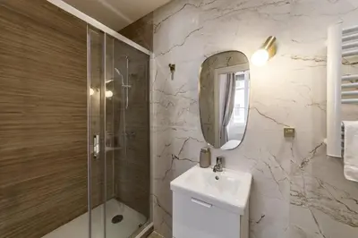 Salle de bains dans l'établissement All in Lyon | Élégant T2 aux Gratte-Ciel