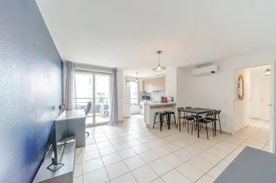 Plan de l'établissement Large bright apartment with balcony Villeurbanne