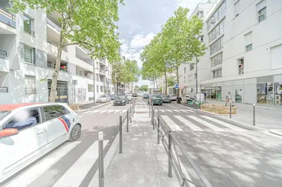 Plan de l'établissement Large bright apartment with balcony Villeurbanne