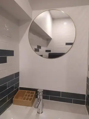 Salle de bains dans l'établissement Gîte avec jardin