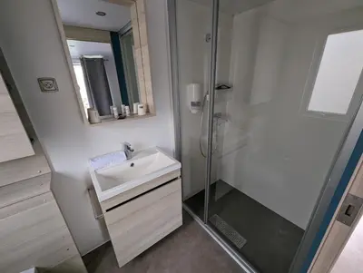 Salle de bains dans l'établissement Lodge Hôtel & Spa Les Voiles du Grand Large