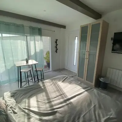 Beau studio neuf et équipé