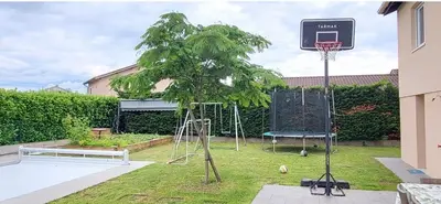 Aire de jeux pour enfants de l'établissement Escapade relaxante Jonage