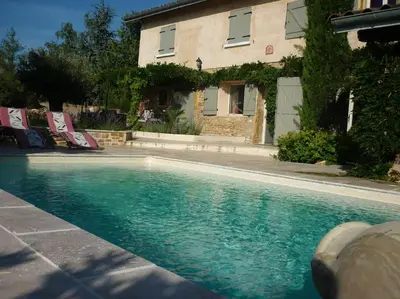 Piscine de l'établissement Beaujolais Charentay lyon Maison avec piscine ou située à proximité
