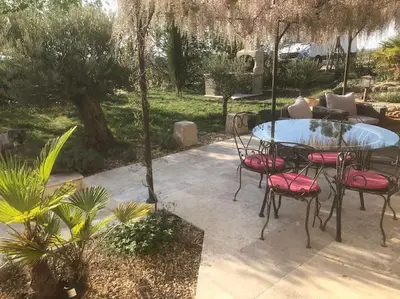 Jardin de l'établissement Beaujolais Charentay lyon Maison avec piscine