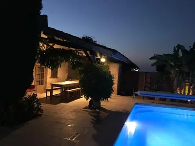 Piscine de l'établissement Beaujolais Charentay lyon Maison avec piscine ou située à proximité