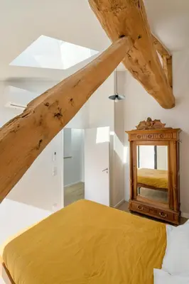 Un ou plusieurs lits dans un hébergement de l'établissement La maison du Sophora grande maison 3 chambres