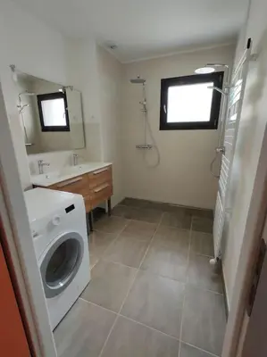 Salle de bains dans l'établissement Villa - Saint Bonnet de Mure
