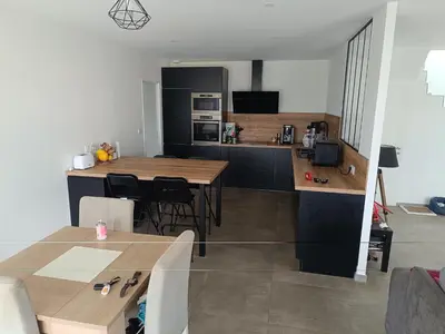 Cuisine ou kitchenette dans l'établissement Chambre spacieuse #1