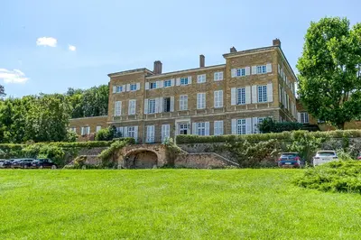 Jardin de l'établissement Séjourner au Château de la Roue Grand appartement 160 m2