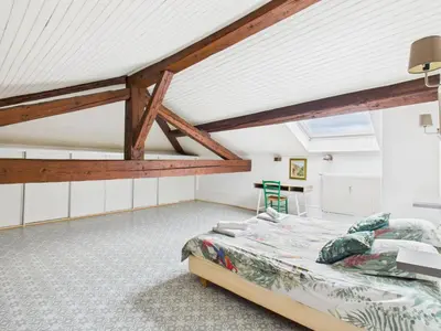 Un ou plusieurs lits dans un hébergement de l'établissement Séjourner au Château de la Roue Grand appartement 160 m2