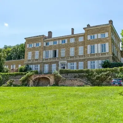 Séjourner au Château de la Roue Grand appartement 160 m2