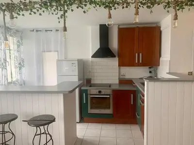Cuisine ou kitchenette dans l'établissement HOMEYPIC LYON T3 vue sur la Saône